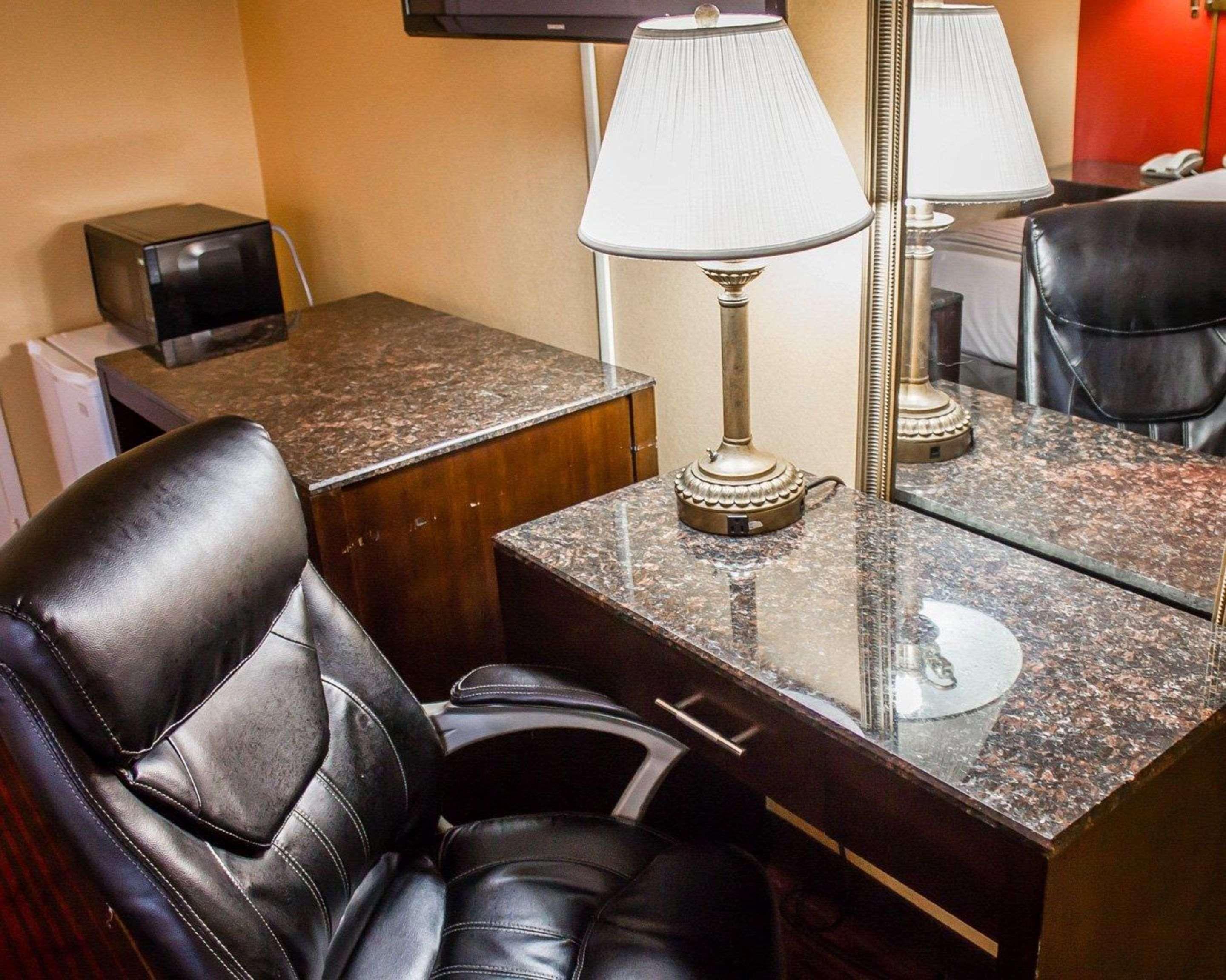 Rodeway Inn Macarthur Airport Ronkonkoma Eksteriør bilde