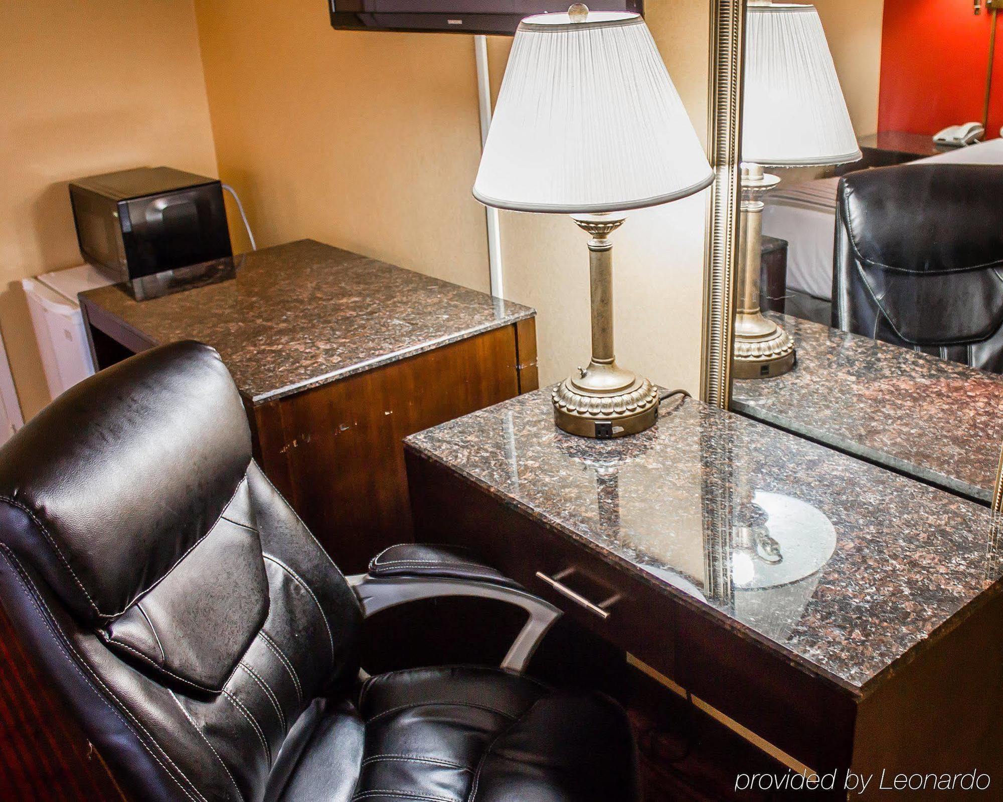 Rodeway Inn Macarthur Airport Ronkonkoma Eksteriør bilde